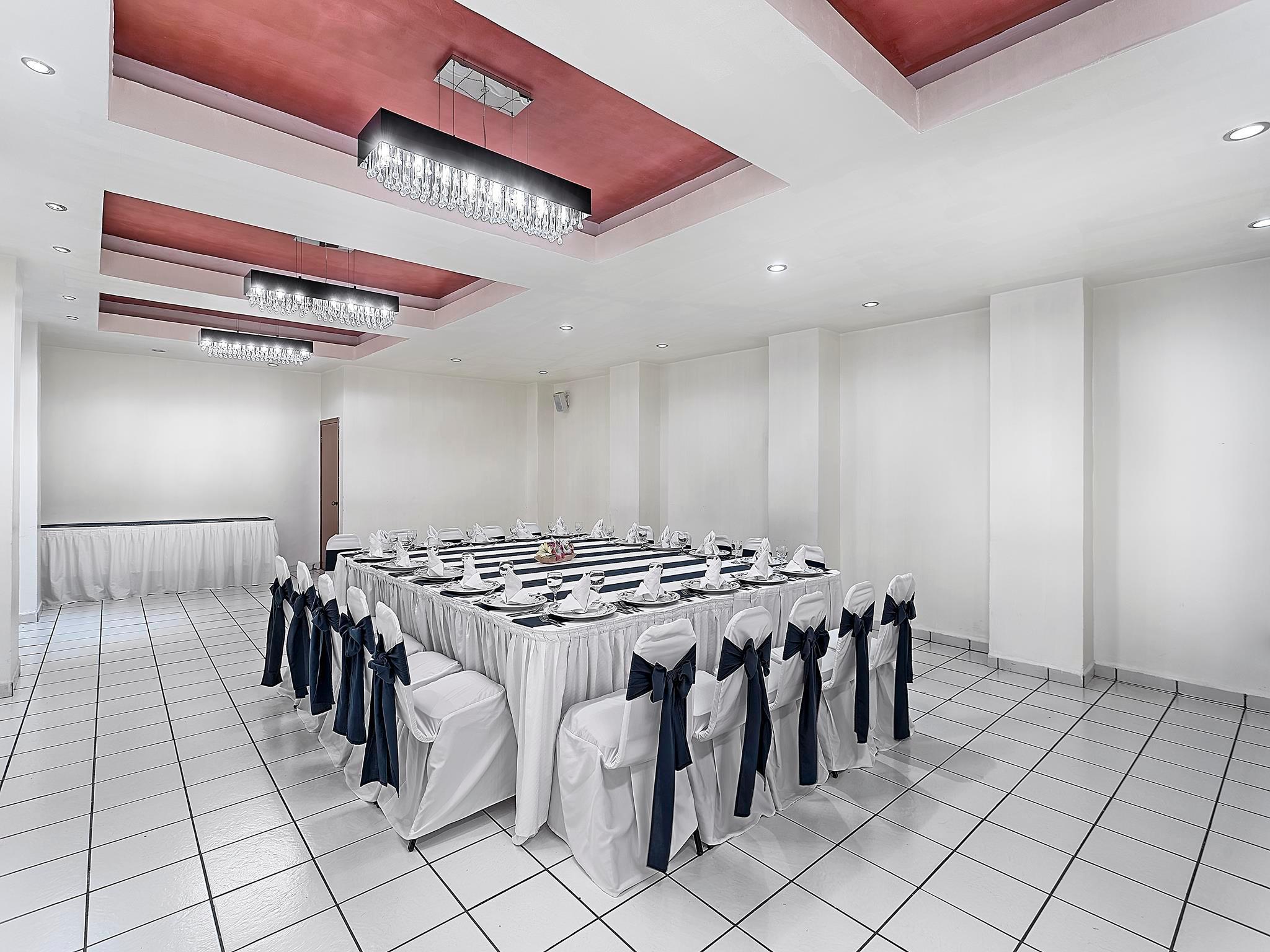 Olmeca Plaza Urban Express Hotel Виляермоса Екстериор снимка